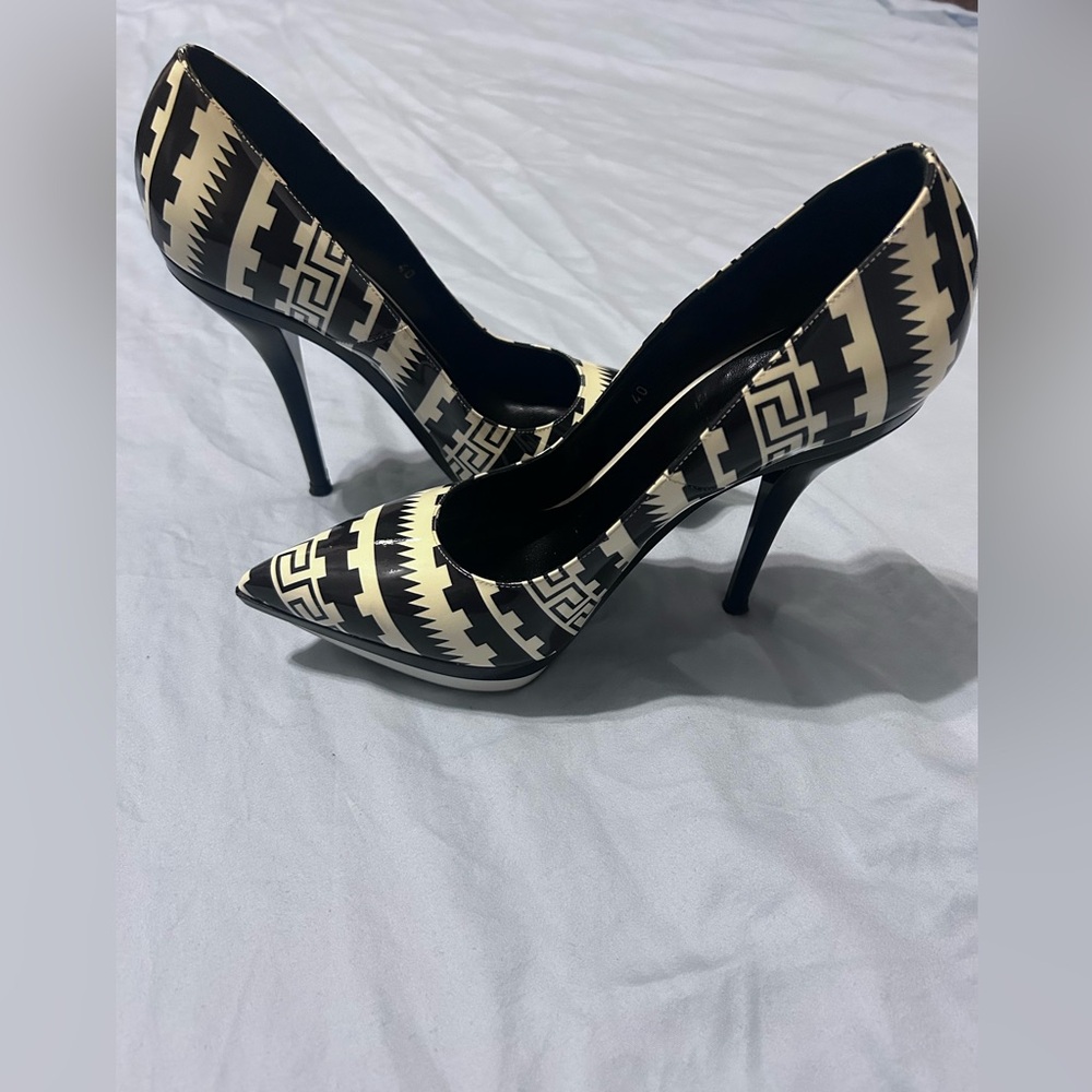 Versace Black and Cream Geometric Heels - Picture 4 of 6